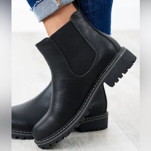 Corkys Cider Sippin Elastic Panel Slip On Boot in Black Size 11 NWT